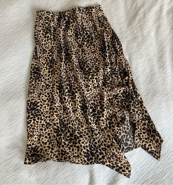 Leopard print midi skirt with ruffle slit - Image 6
