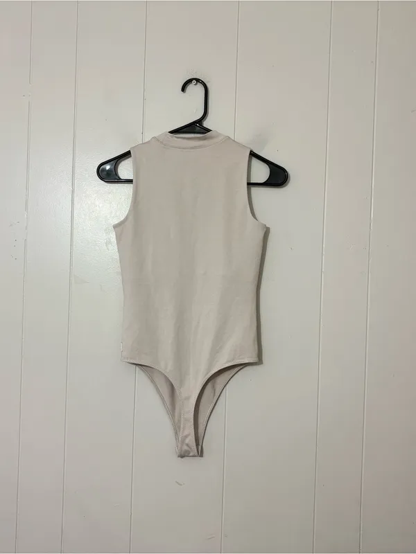 Vuori Halo Mock DreamKnit Bodysuit Milkweed Heather Sleeveless Soft Athleisure - Image 8