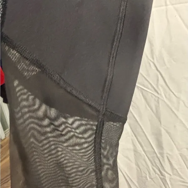 LULULEMON black and mesh leggings excellent condition 8 - Image 7