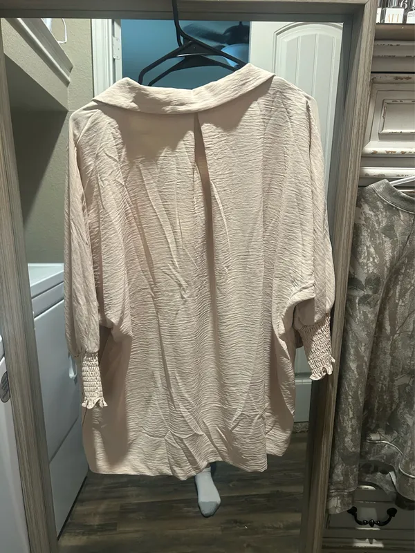Tan button up blouse from a boutique - Image 4