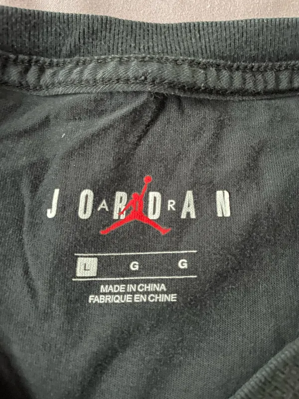 Nike Jordan Men size large tee - Image 3