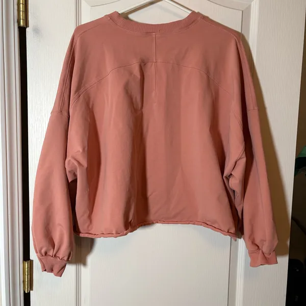 lululemon la boxy crew. Size M/L. Color Pin Savannah. Excellent preloved - Image 2