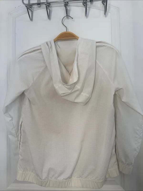 lululemon White Lightweight pack light 1/2 zip pull over workout jacket - Image 5