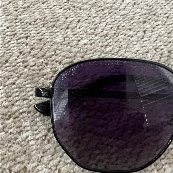 Quay Australia Bold Black Sunglasses frames - Image 2