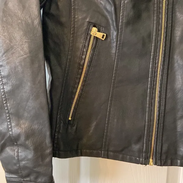 Baccini Faux Leather Black Women's Jacket size S excellent condition length 23” - Image 4