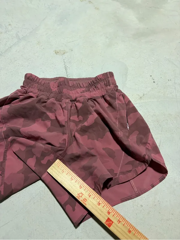 Lululemon track that mid-rise Women's lined brier rose Camo Athletic Shorts 2 - Image 4