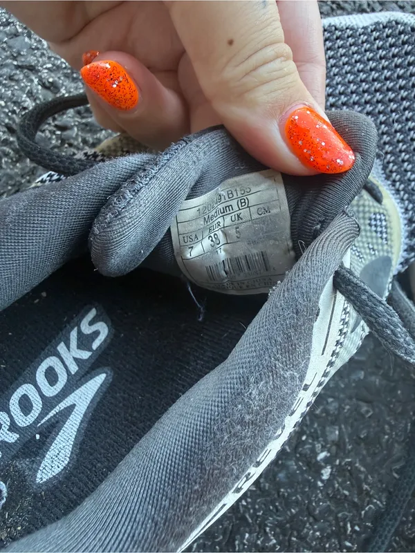 Brooks Running Shoes Black Gray White Women’s Size 7 Medium B Athletic Sneakers - Image 11