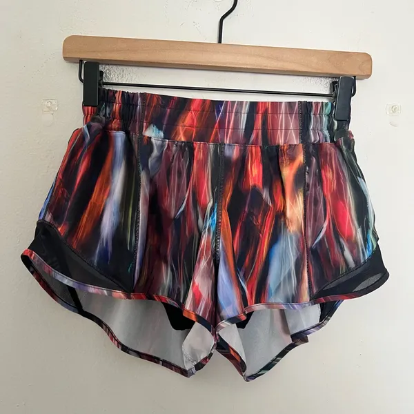 LULULEMON- Hotty Hot Short II 2.5" Chroma Fusion Multi Size 6 - Image 2