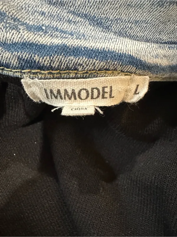IMMODEL Denim‑Trim Cropped Jersey Top – Patch “68” – Size Large Blue - Image 11