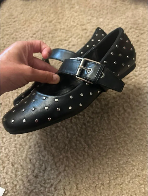 C357 woman size 6 flats cute studs Black - Image 2
