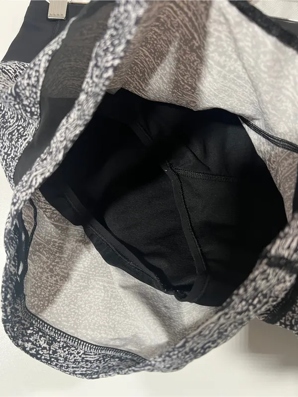 Lululemon Pace Perfect Shorts in Black and White Size 8 Brief-Lined 3” - Image 5