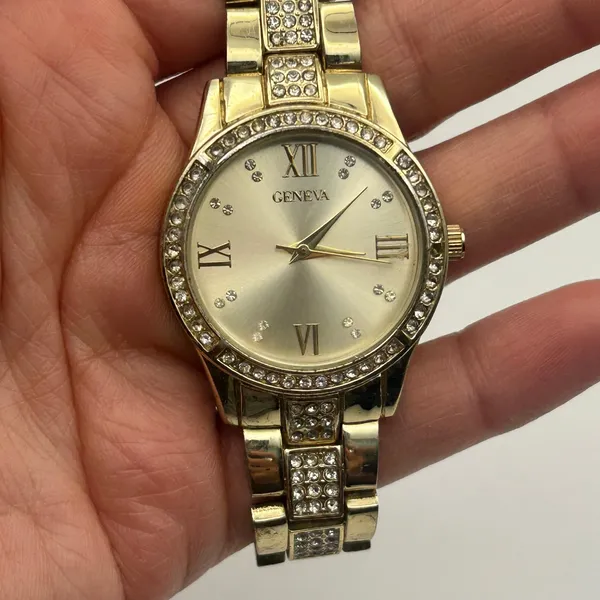 Geneva Gold Tone Crystal-accented Women’s Fashion Watch Working New Battery - Image 7