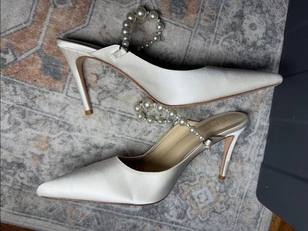 REVOLVE Reception Heel in Ivory-
RAYE - Image 6