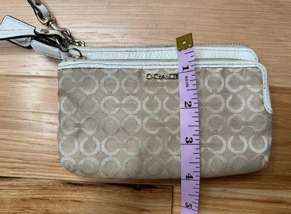 Coach: Tan Graphic Wristlet - Image 4