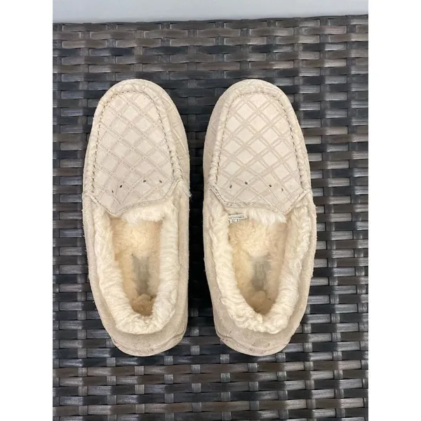 UGG moccasin Women’s size 6 - Image 2