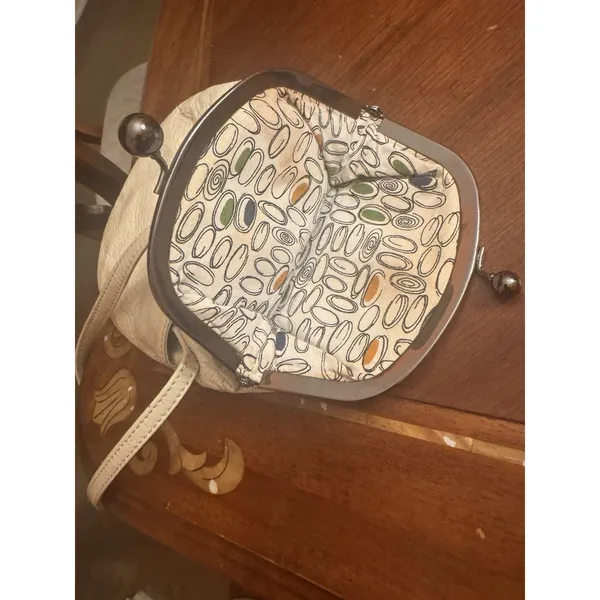 HOBO kisslock Crossbody White - Image 11