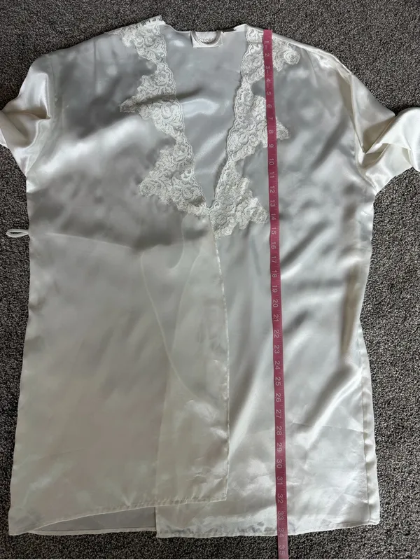 Vintage Victoria’s Secret Ivory Satin Lace Bridal Robe O/S 90s - Image 8