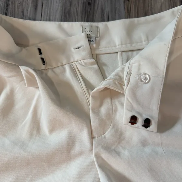 A New Day Women’s Shorts 6 White/ Ivory Stretch High Rise Dress Shorts NWT - Image 4