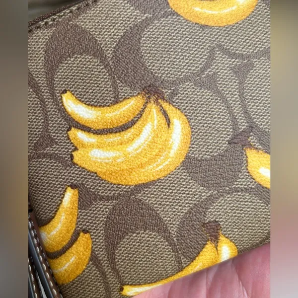 Authentic COACH Signature Coated leather BANANA zip top wristlet - Image 3