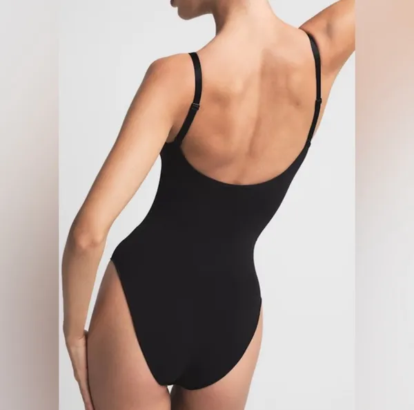 SKIMS Butt Lifting Sculpting Bodysuit L - Image 2