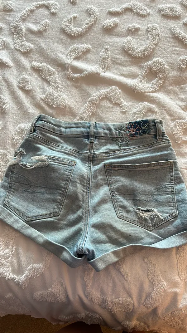 American eagle Jean shorts with flower embroidery - Image 6