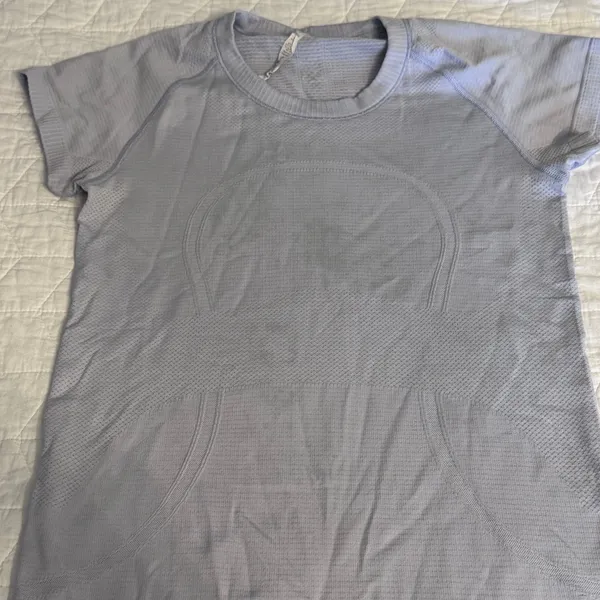 Lululemon top has some staining on it size‎ 6 - Image 2