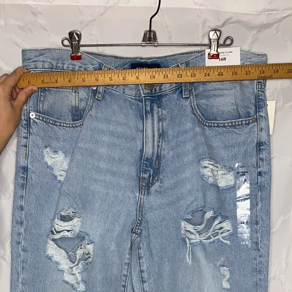 Aeropostale Boyfriend Flare/ Wide Leg Distressed Jeans Light Wash Women’s 14R - Image 4