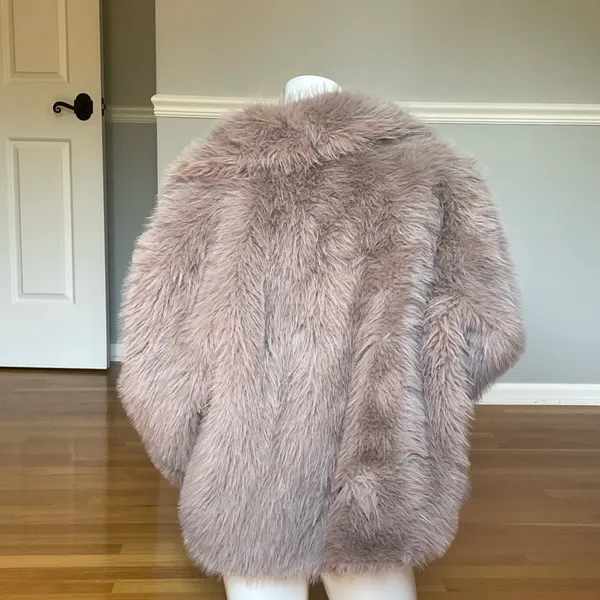 FLYGO Women’s Gray Faux Fur Short Jacket Snap Front Collared Pockets Size L A475 - Image 3
