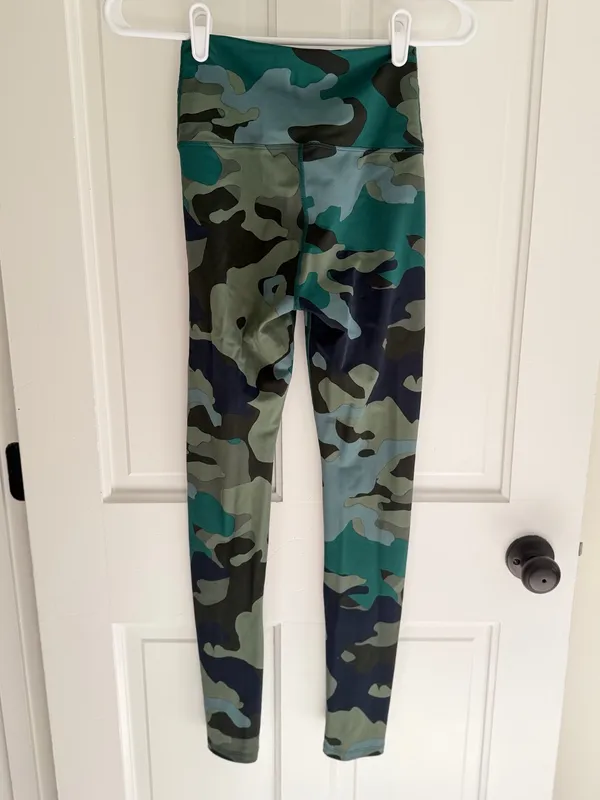 Carbon38 Camo High Rise Compression Leggings Green Blue Size Small‎ - Image 2