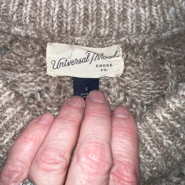 Universal Threads Super Cute Pointelle Sweater Vest! - Image 7