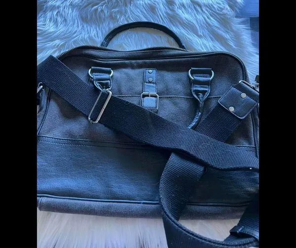 Steve Madden Messenger Bag/Computer Bag - Image 3