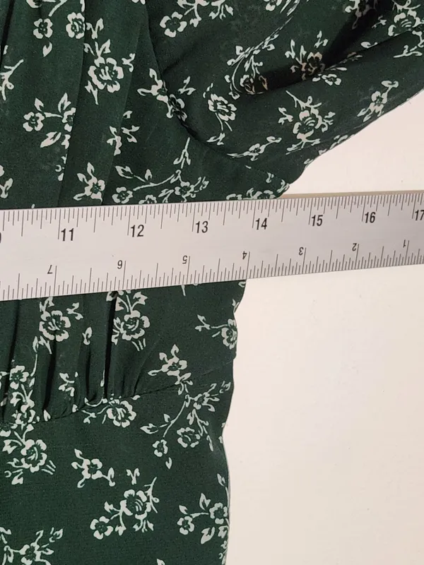 Hollister Dark Green and White Floral Midi Dress Size Small Wedding Guest Dress - Image 7