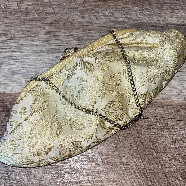 Vintage 1950’s Womens Metallic Jacquard Chain Handle Clutch and Gloves Gold Crea - Image 5