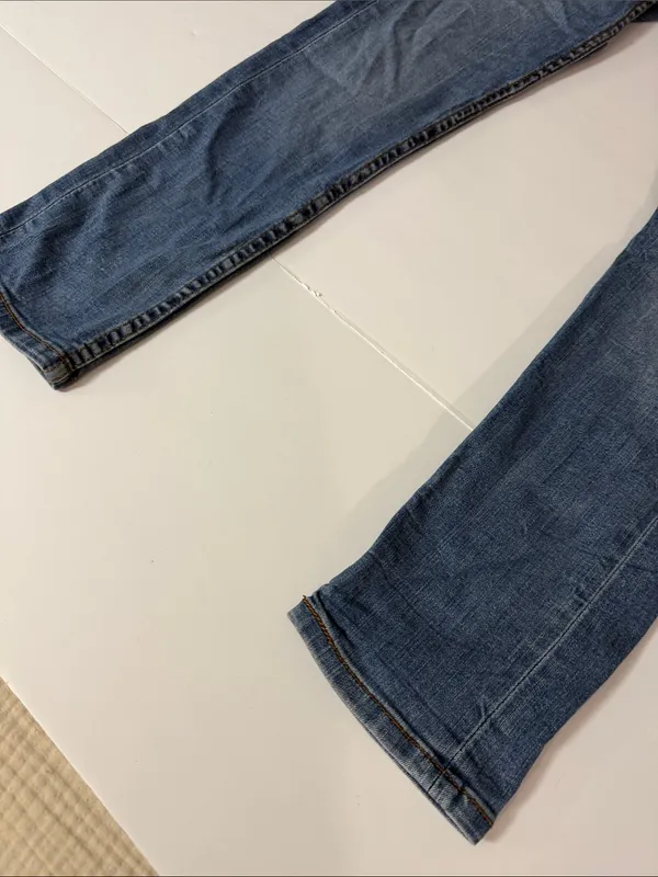 Levi's Straight Leg Jeans in Light-Medium Blue - Image 5