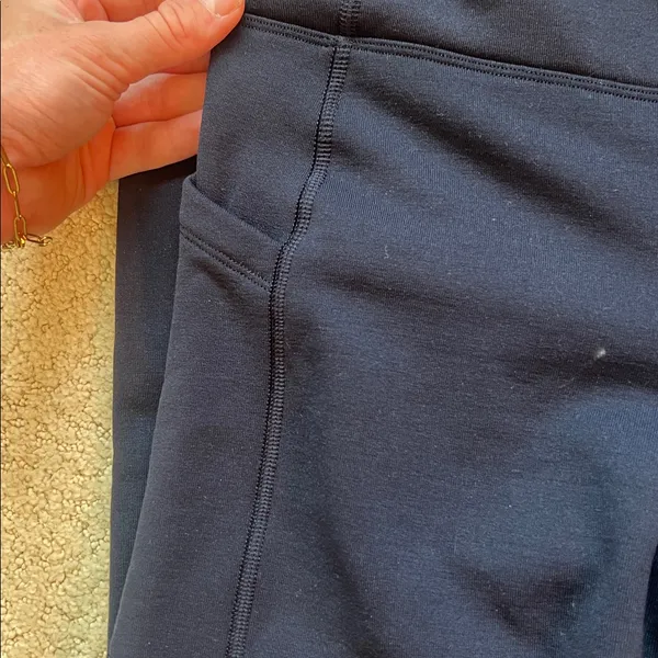 Athleta Women's Dark Blue Leggings - Image 3
