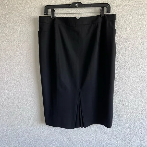 Club Monaco Women's‎ Wool Blend Black Back Pleated Pencil Skirt - Image 4