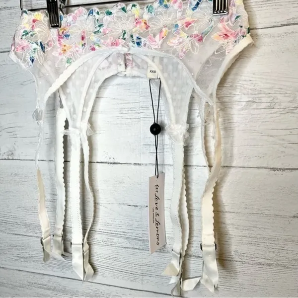 Victoria’s Secret For Love and Lemons Tanga Con Contorno Garter - Image 7