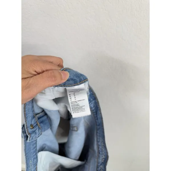 American‎ Eagle Women’s Pleated Front Moms Shorts Light Blue Wash Denim Size 20 - Image 8