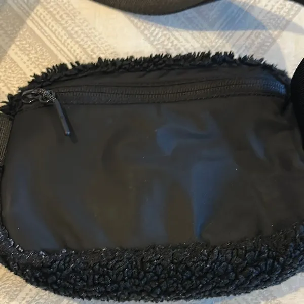 Lululemon Everywhere Fleece Belt Black & Silver Bag 1L - Image 7