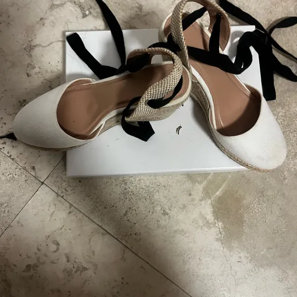 Elegant White Espadrille Wedge Sandals Size 7 - Image 4