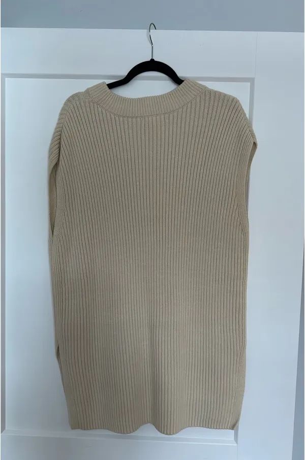 H&M Capped Sleeve Sweater Dress - Image 5