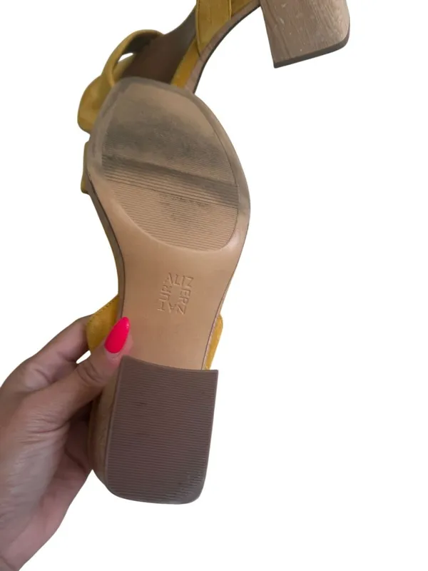 NATURALIZER Yellow Suede Sandals Heels Size 7.5W - Image 4