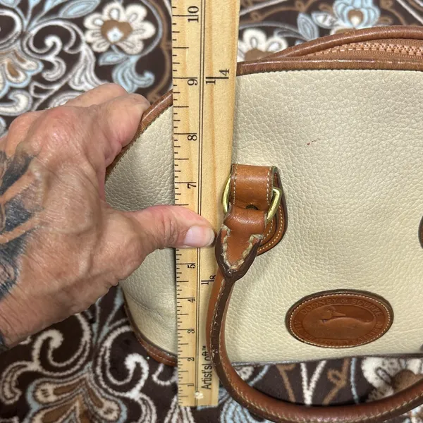 Vintage Dooney & Bourke Cream and Brown Satchel - Image 10