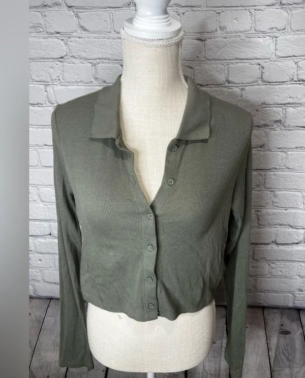 American Eagle shirt top size med - Image 3