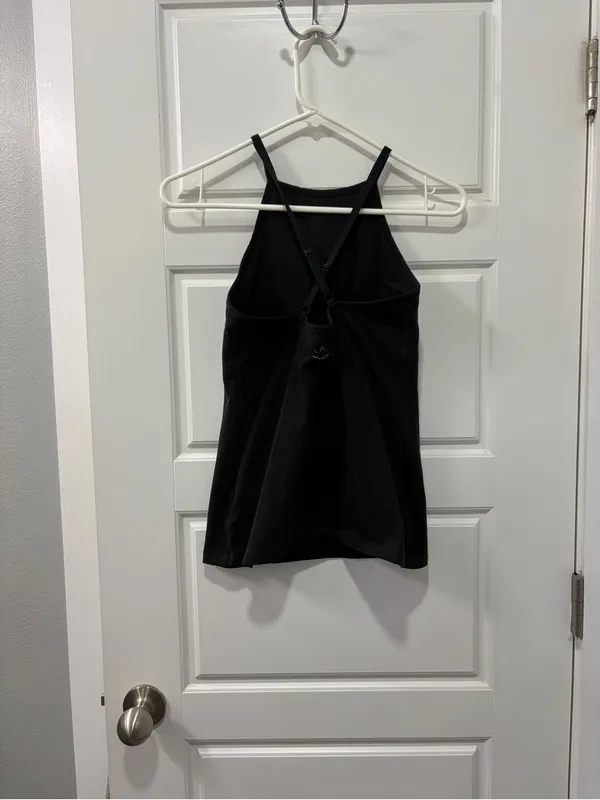 Beyond Yoga black halter neck tank top in size M - Image 4
