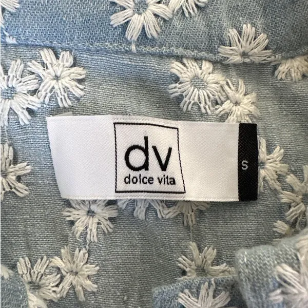 Dolce Vita - Embroidered Daisy Sleevelest Vest Top & Shorts Set in Blue & White - Image 5