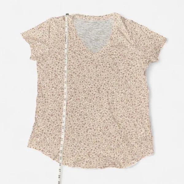 Old Navy Tan Animal Print Short Sleeve T-Shirt, size LARGE TALL - Image 3