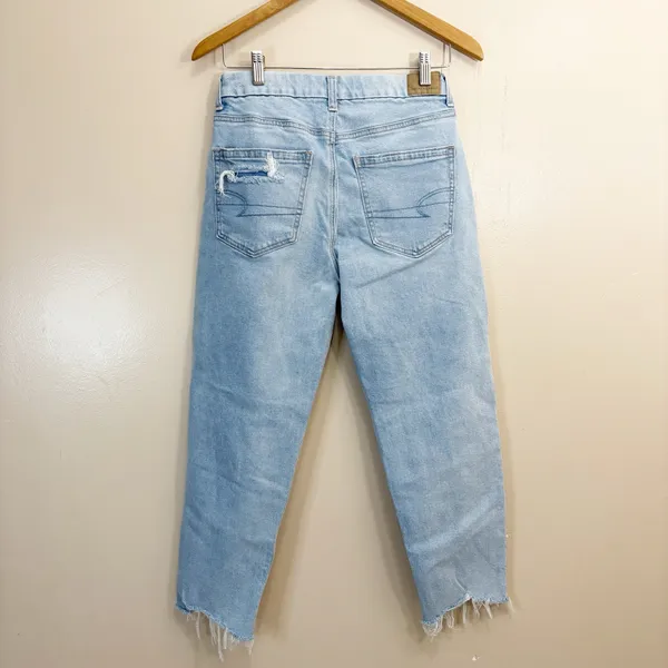 American Eagle Outfitters Light Wash Distressed Women's Curvy Mom Jeans Size 6 - Image 2