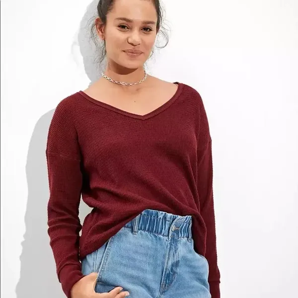 ✨ AE Plush Long Sleeve V-Neck T-Shirt✨ - Image 4