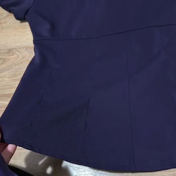 Women’s blue/purple‎ short sleeved button up size medium Blue - Image 8